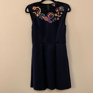Very nice dress. Only worn a few times. In very good condition.